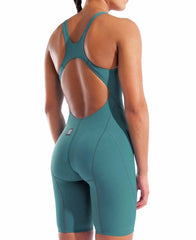 Arena Women's Powerskin Impulso Openback Jade Aura Kneesuit in Biscay Bay and Cherry, showing its sleek design and vibrant colors.