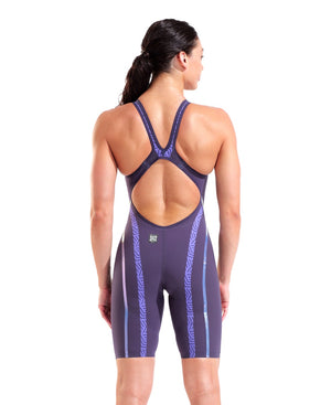 Arena Women’s Powerskin Primo Midnight Chrome Limited Edition kneesuit in midnight blue, showing sleek fabric and detailed design.