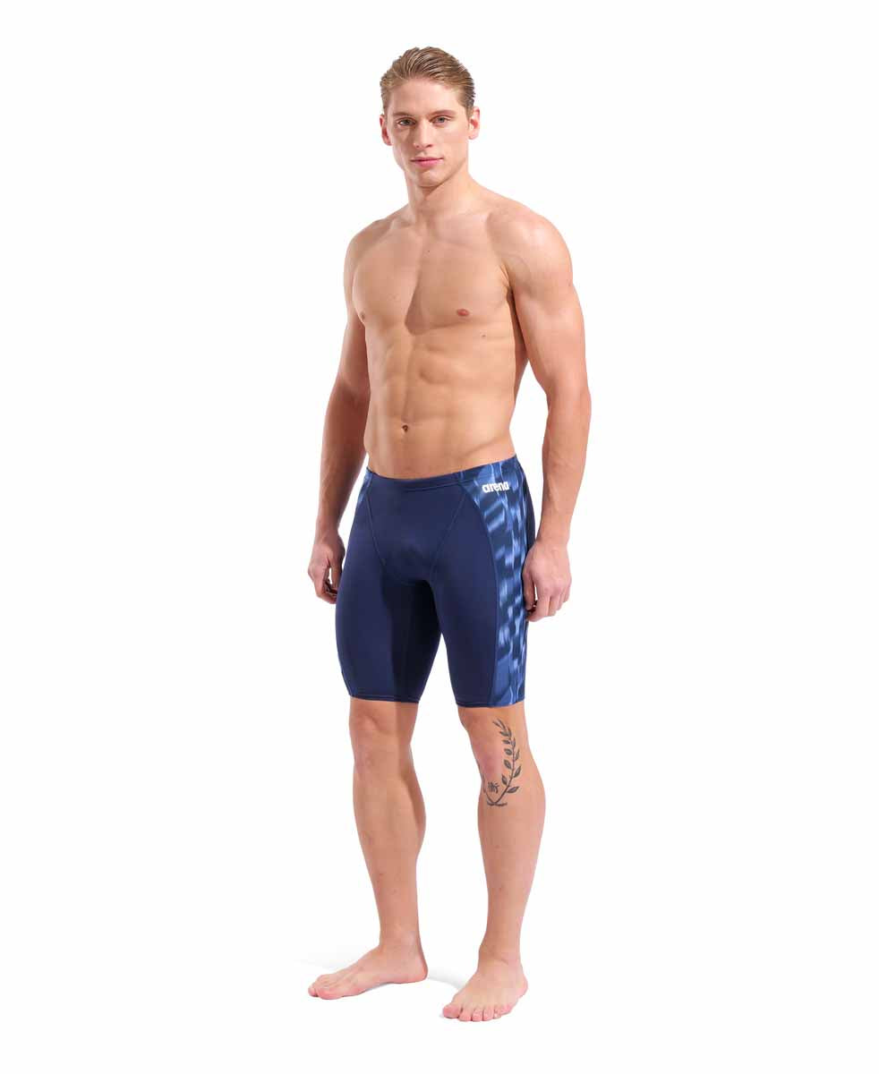 Arena men's Wave swim jammer in navy and team navy, featuring a sleek, fitted design for competitive swimming.