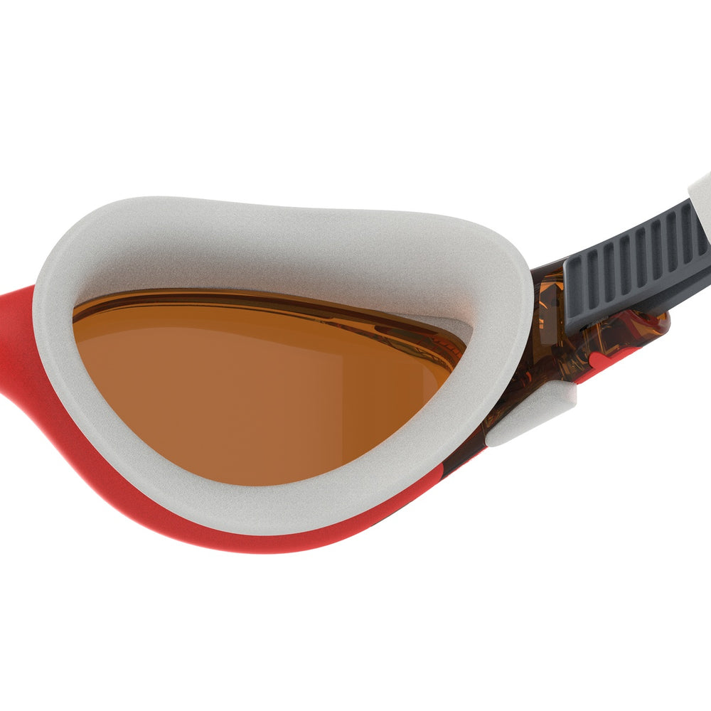 Speedo Biofuse 2.0 Heat Amber goggles with adjustable straps and clear lenses for comfortable swimming.