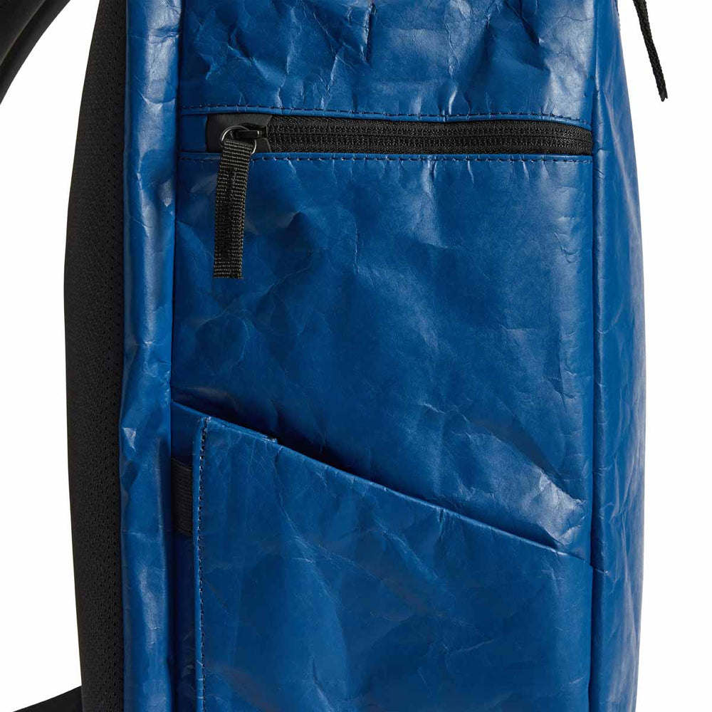 Speedo 25L Flex Bag backpack in oceanic blue with adjustable straps and multiple compartments, designed for swimmers and active use.