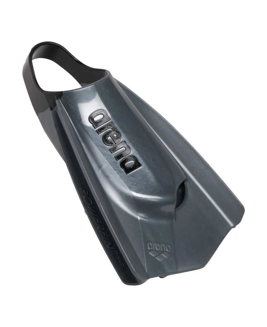 Black Arena Powerfin Pro II training fins for swimming, featuring a sleek design and adjustable strap for enhanced performance. 981