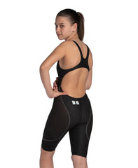Black Arena Girls Powerskin ST Next kneesuit for ages 8-9, with sleek racing design and streamlined fit for competitive swimming.