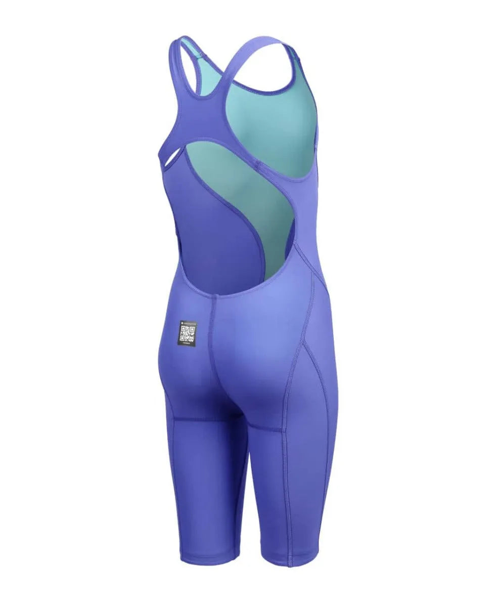 Arena Girls Powerskin Impulso Kneesuit in Future Dusk, close-up of the sleek, purple and black swimkneesuit for young athletes.