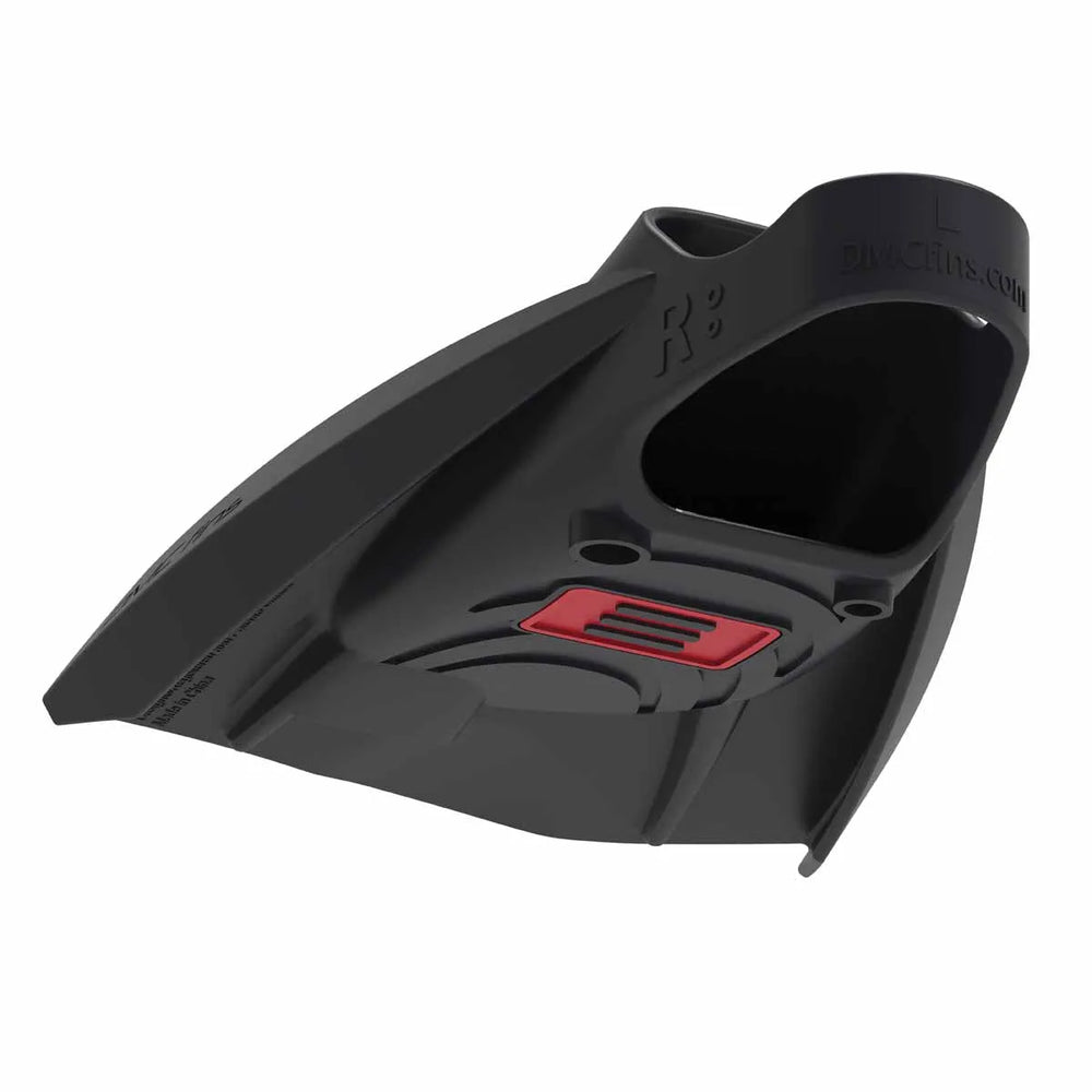 Speedo DMC Elite Max Fins in black, lightweight swimming fins with adjustable straps, designed for enhanced propulsion and comfort.