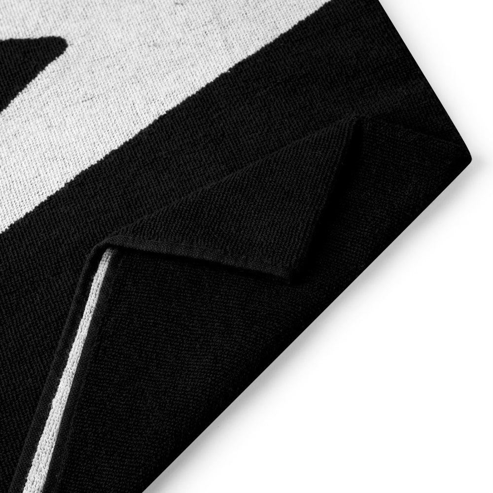 Speedo Logo towel - Black/White | Allens Of Kingsbury