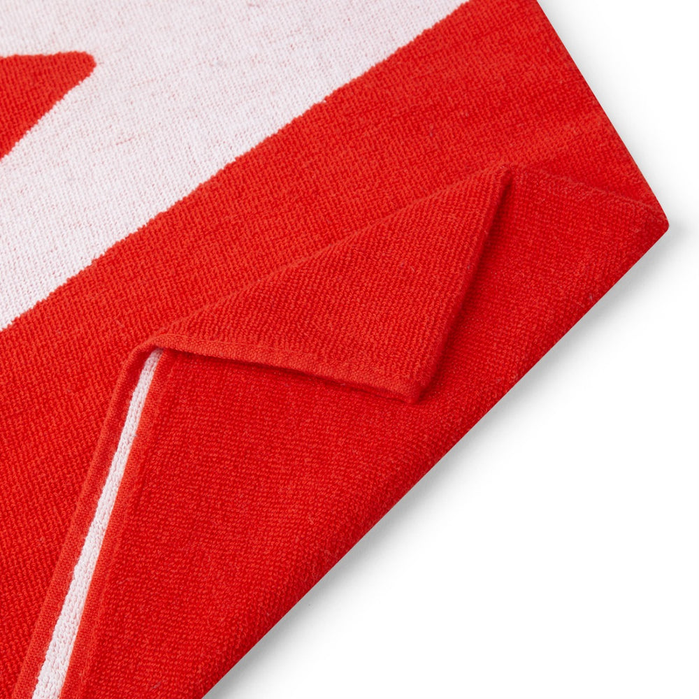 Speedo Logo towel - Fed Red/White | Allens Of Kingsbury
